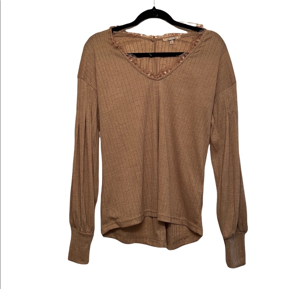 Size Small Gimmick Buckle Balloon Sleeve Top With Lace Trim Neckline